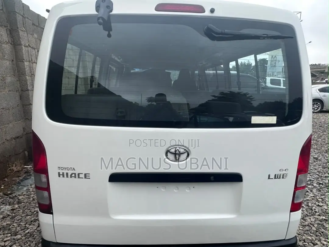 Toyota HiAce 2011 White