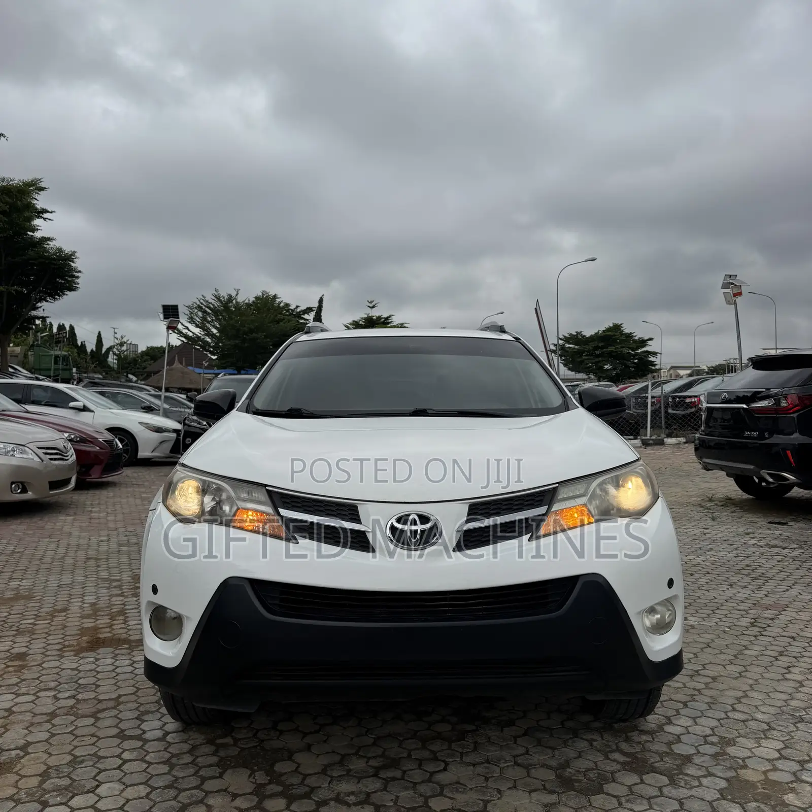 Toyota RAV4 LE FWD (2.5L 4cyl 6A) 2016 White