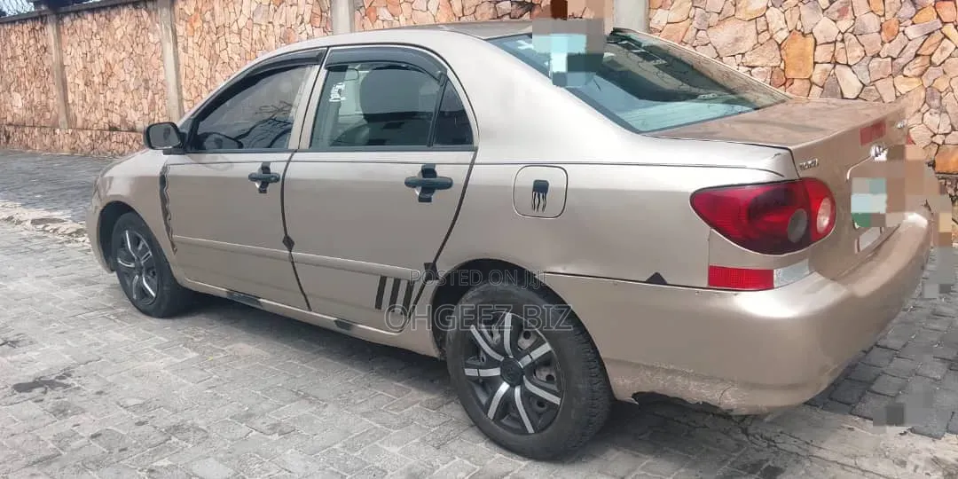 Toyota Corolla 2005 Gold