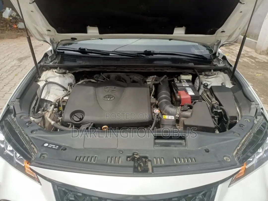 Toyota Avalon XLE FWD Sedan (3.5L V6 8A) 2019 White