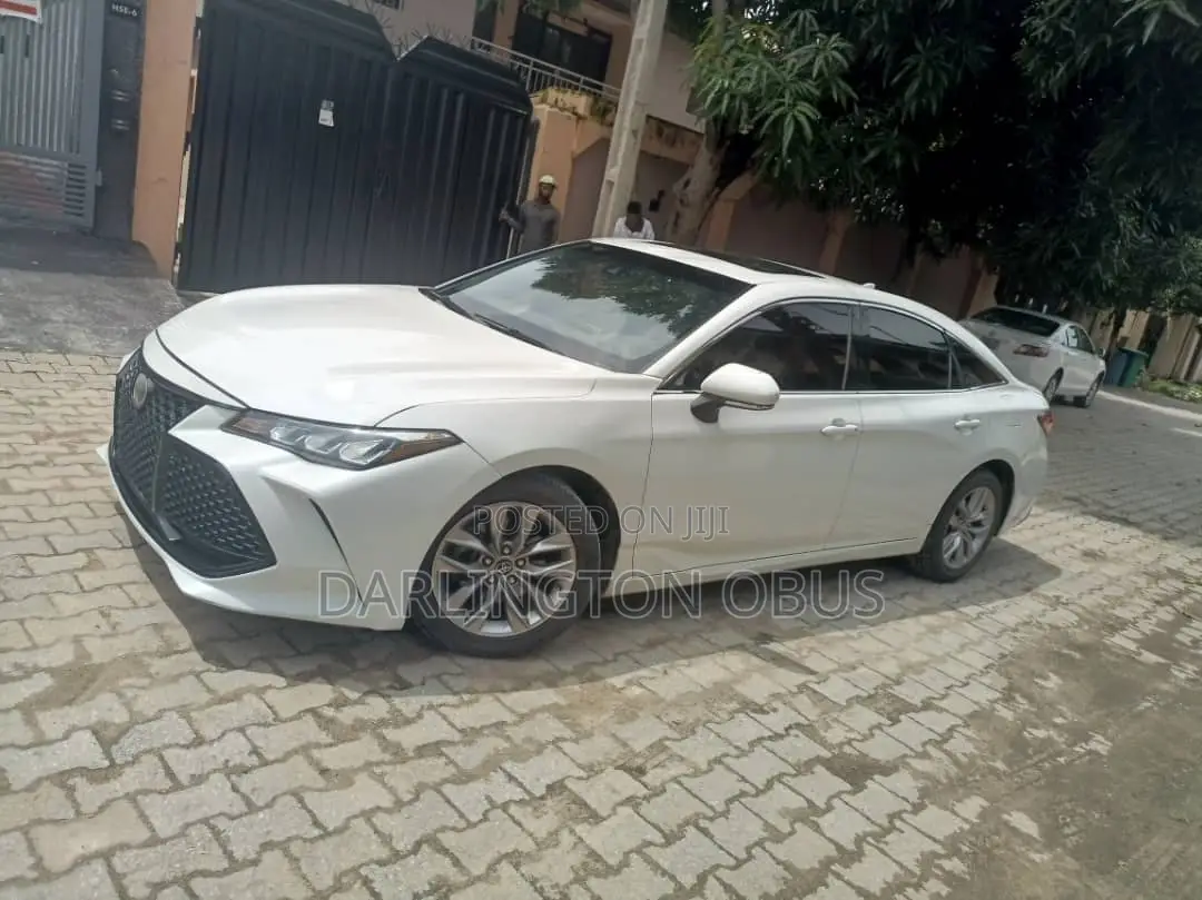 Toyota Avalon XLE FWD Sedan (3.5L V6 8A) 2019 White