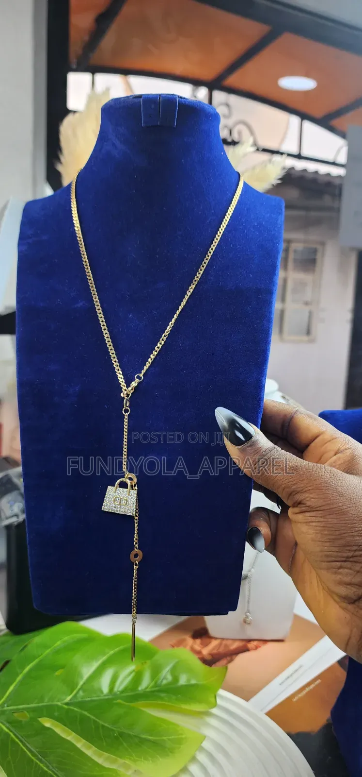 Luxe Tote Mini Pendent Chain