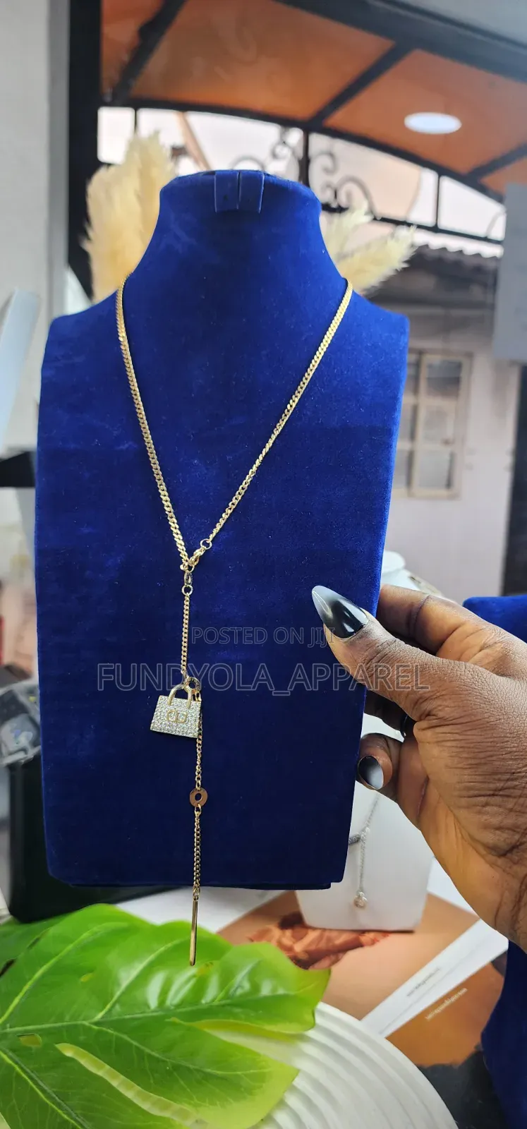 Luxe Tote Mini Pendent Chain