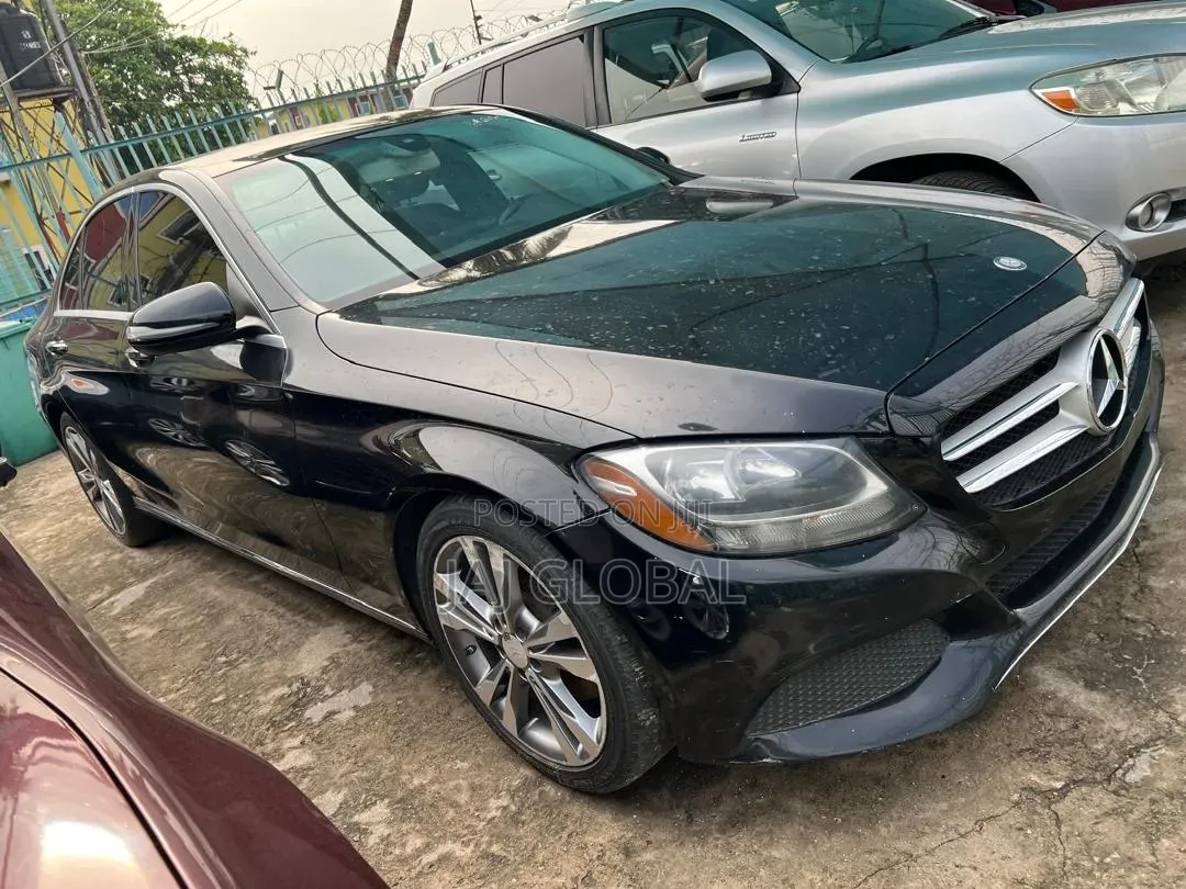 Mercedes-Benz C300 2016 Black