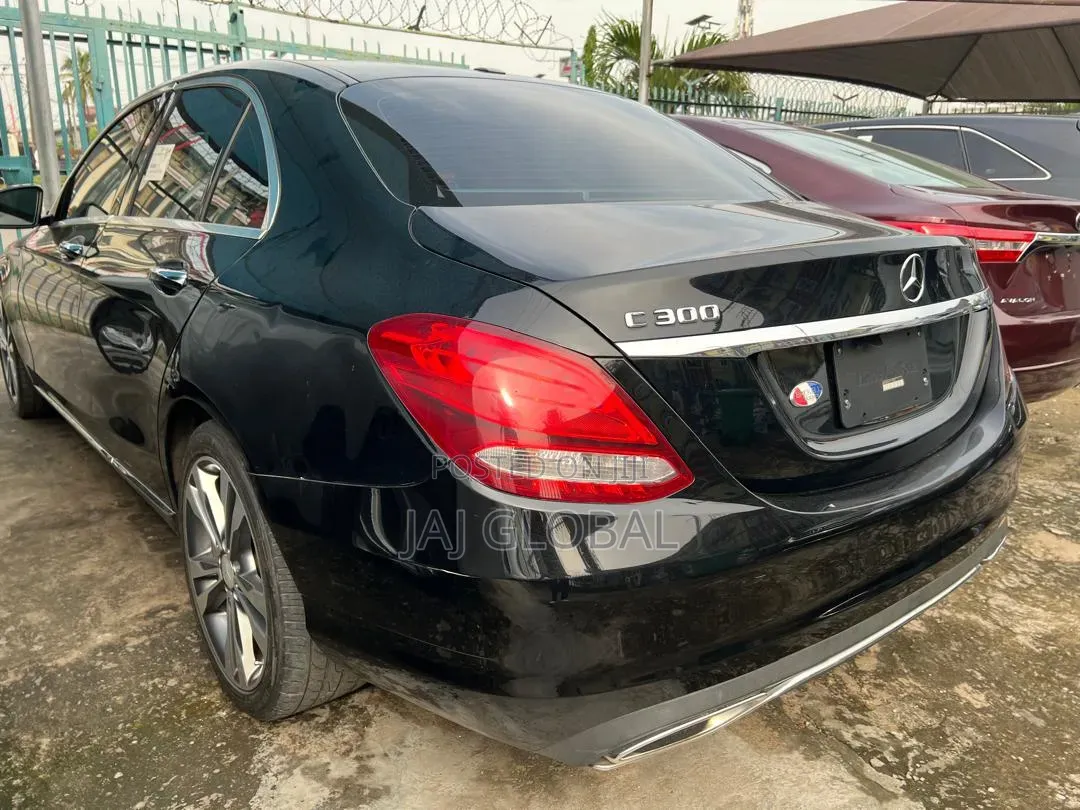 Mercedes-Benz C300 2016 Black