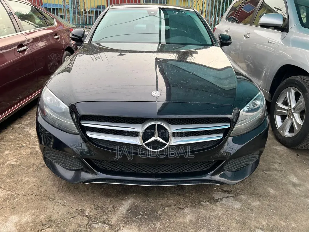 Mercedes-Benz C300 2016 Black