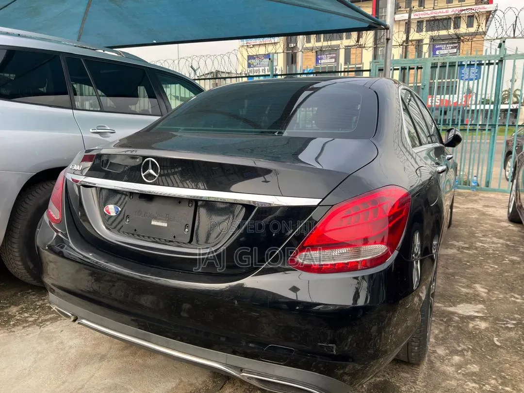 Mercedes-Benz C300 2016 Black