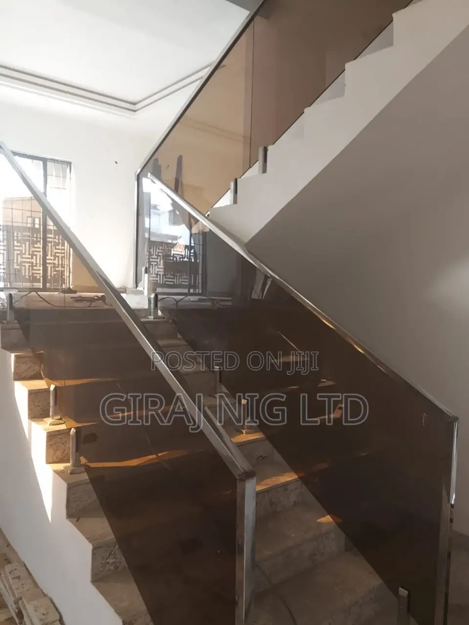 Elegant Staircase/Glassy Step/Modern Home Looks