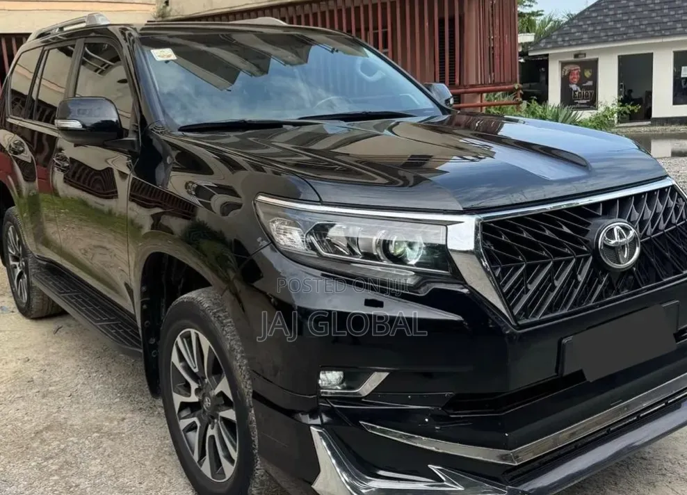 Toyota Land Cruiser Prado 2022 Black