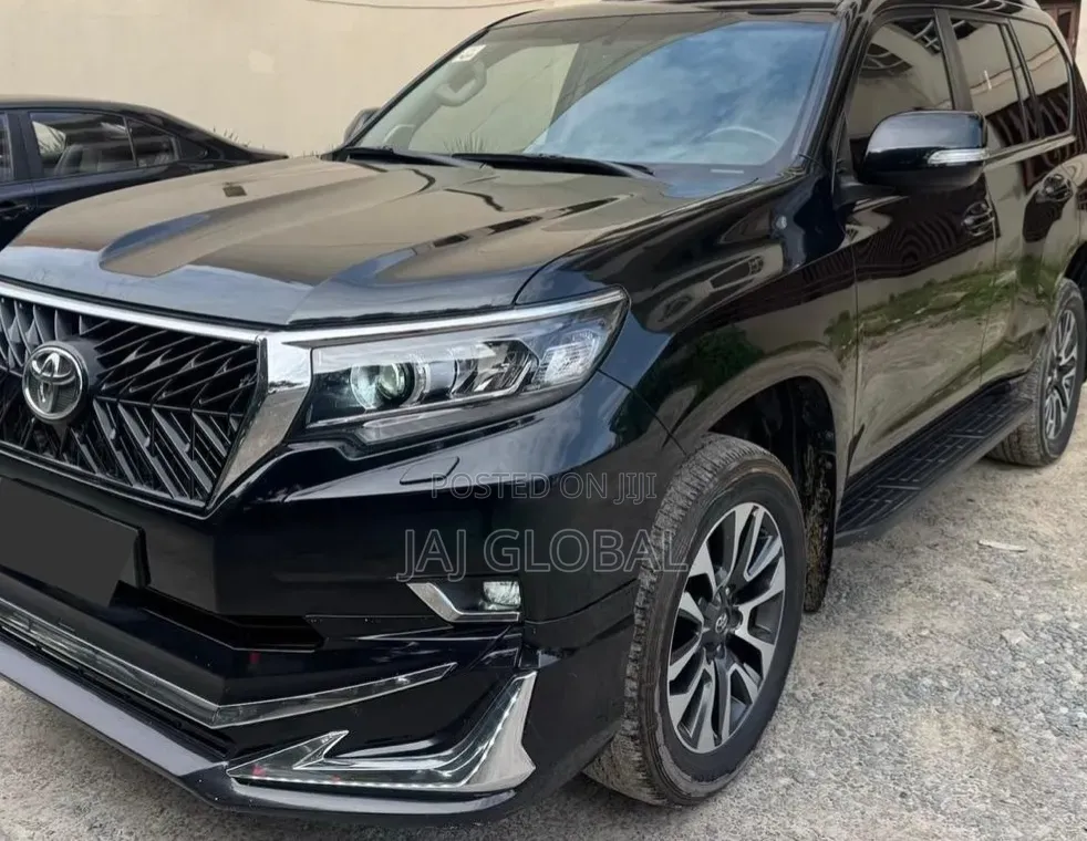 Toyota Land Cruiser Prado 2022 Black