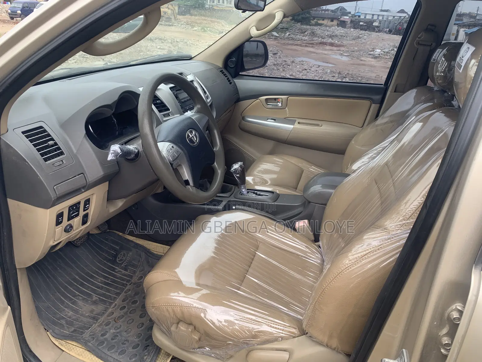 Toyota Fortuner 2.7 AWD 2012 Gold