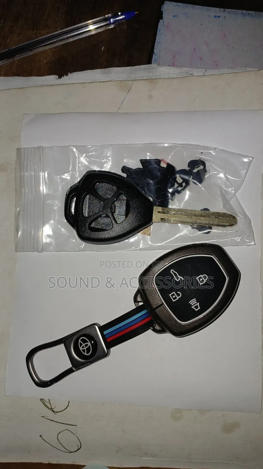 Toyota Camry 2007 Metallic + Silicone Car Keycover/Keyholder