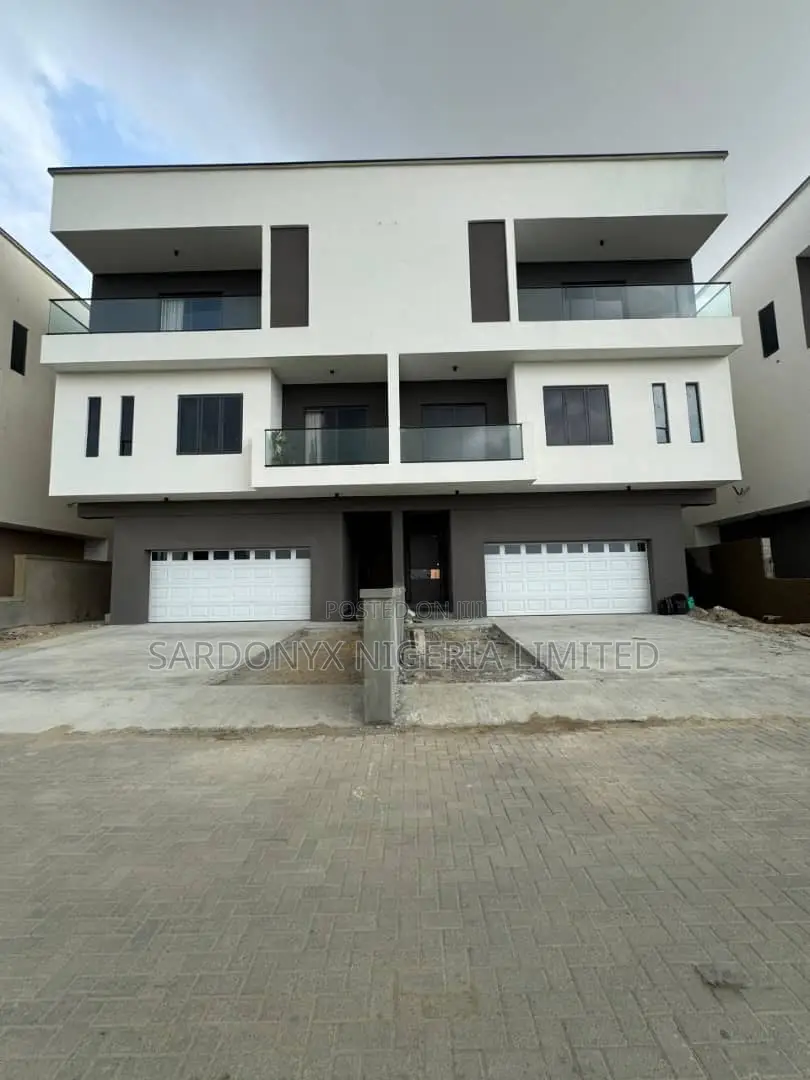 4bdrm Duplex in Regent Park, Lekki Phase 1 for sale
