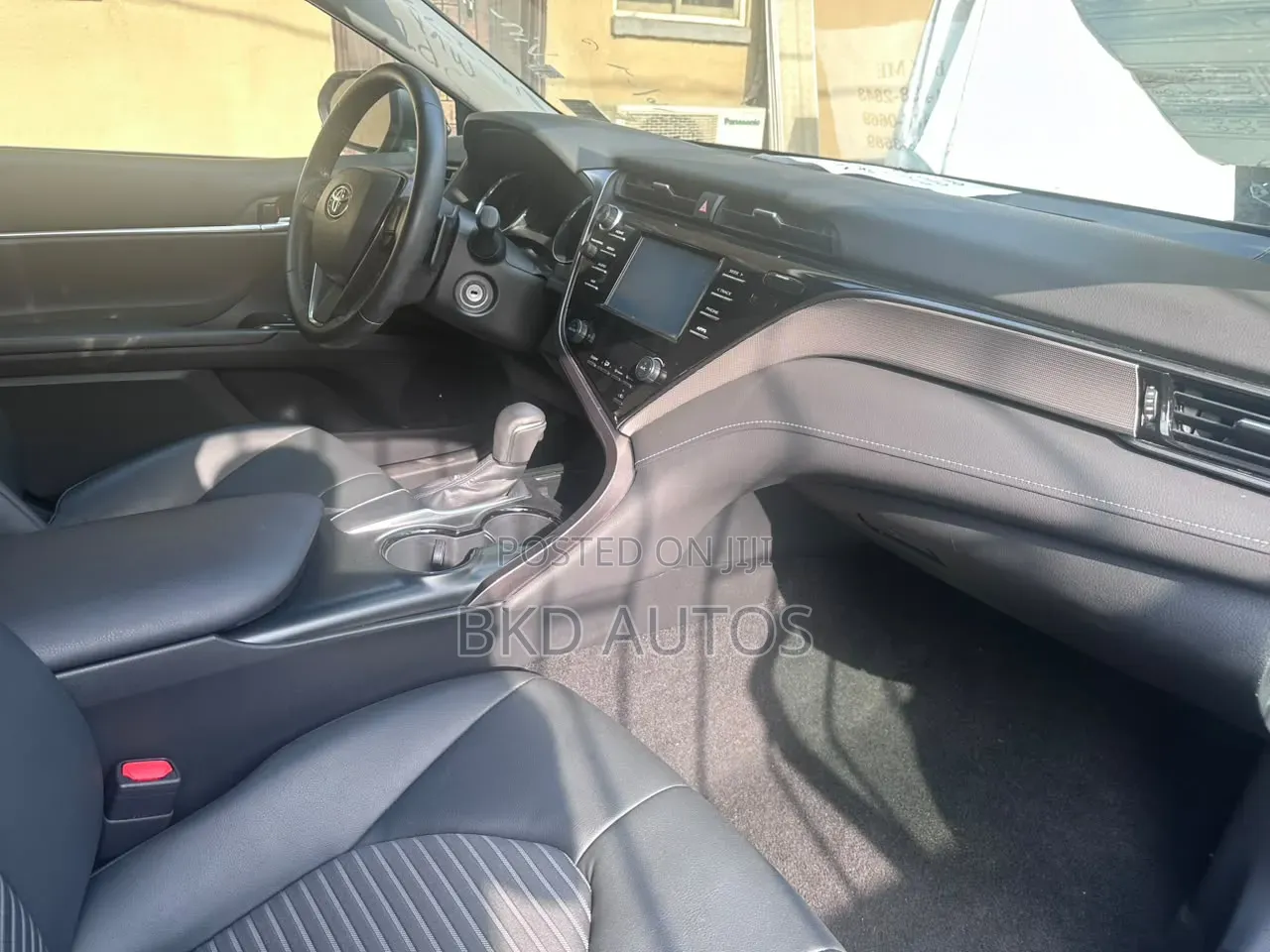 Toyota Camry SE FWD (2.5L 4cyl 8AM) 2018 Blue