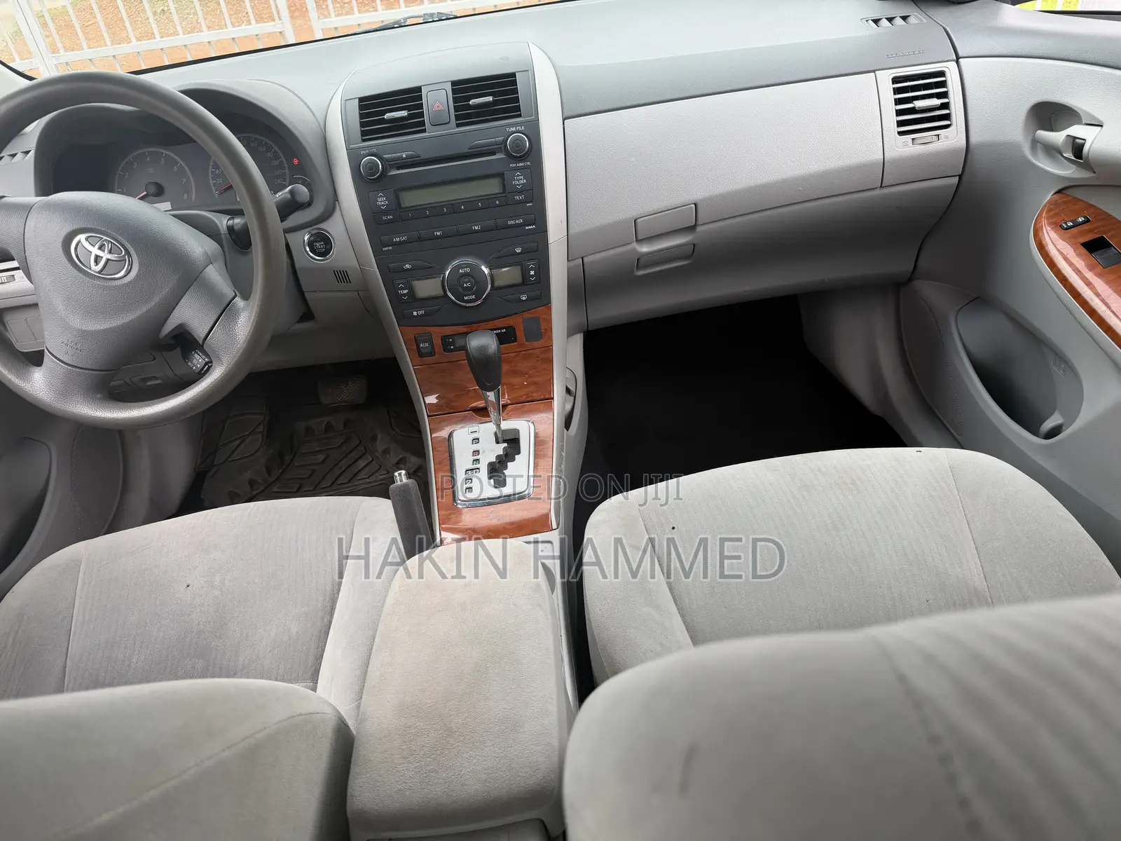 Toyota Corolla LE 4dr Sedan (1.8L 4cyl 4A) 2010 Silver