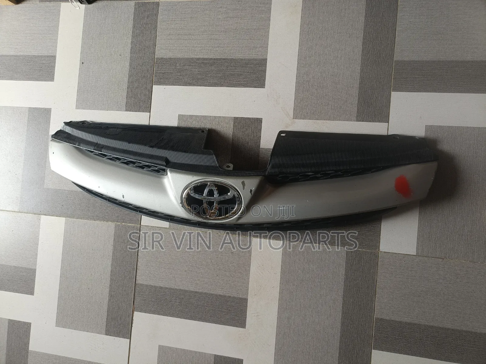 Front Grill Toyota Sienna 2006