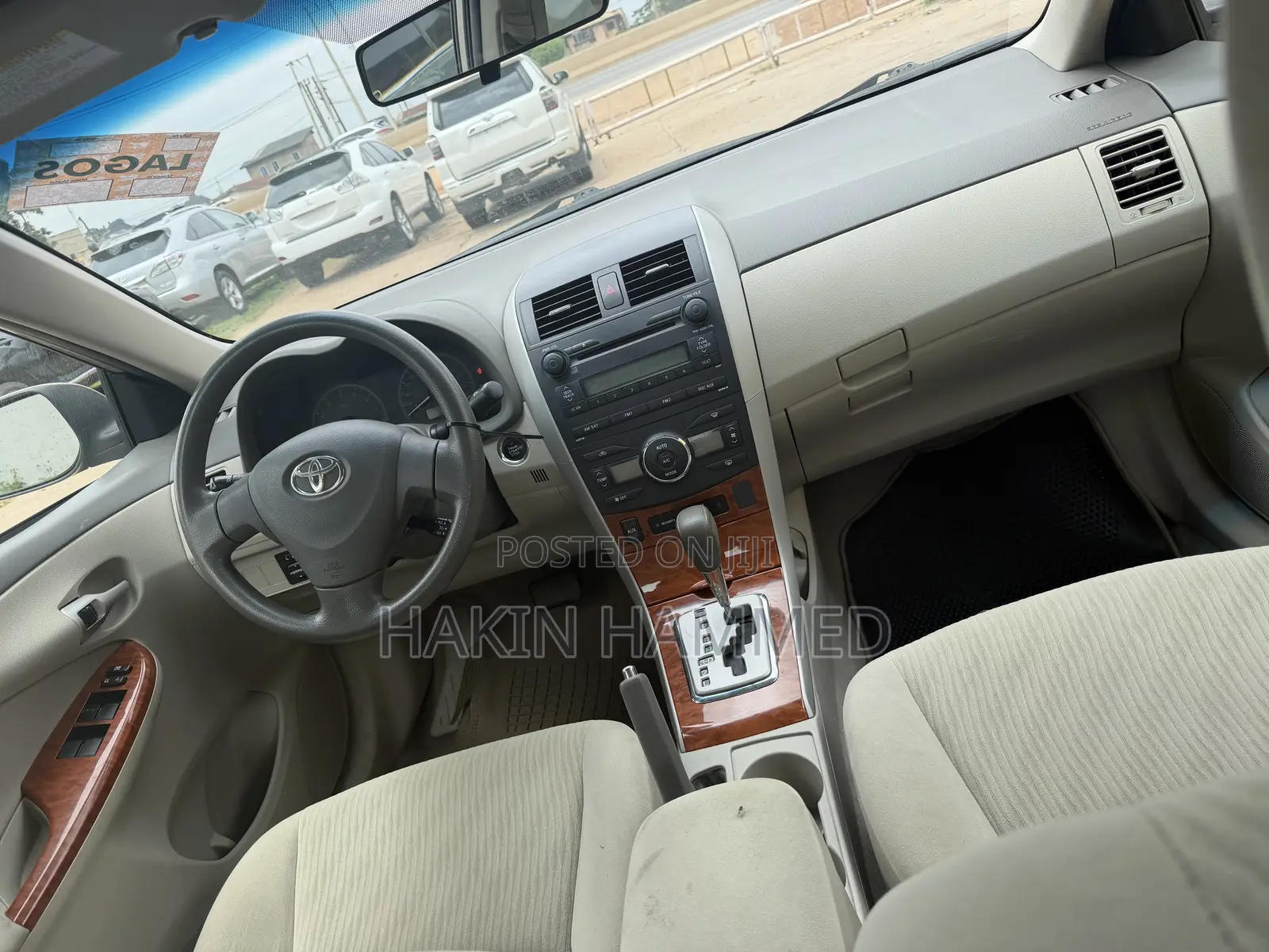 Toyota Corolla LE 4dr Sedan (1.8L 4cyl 4A) 2010 Gold