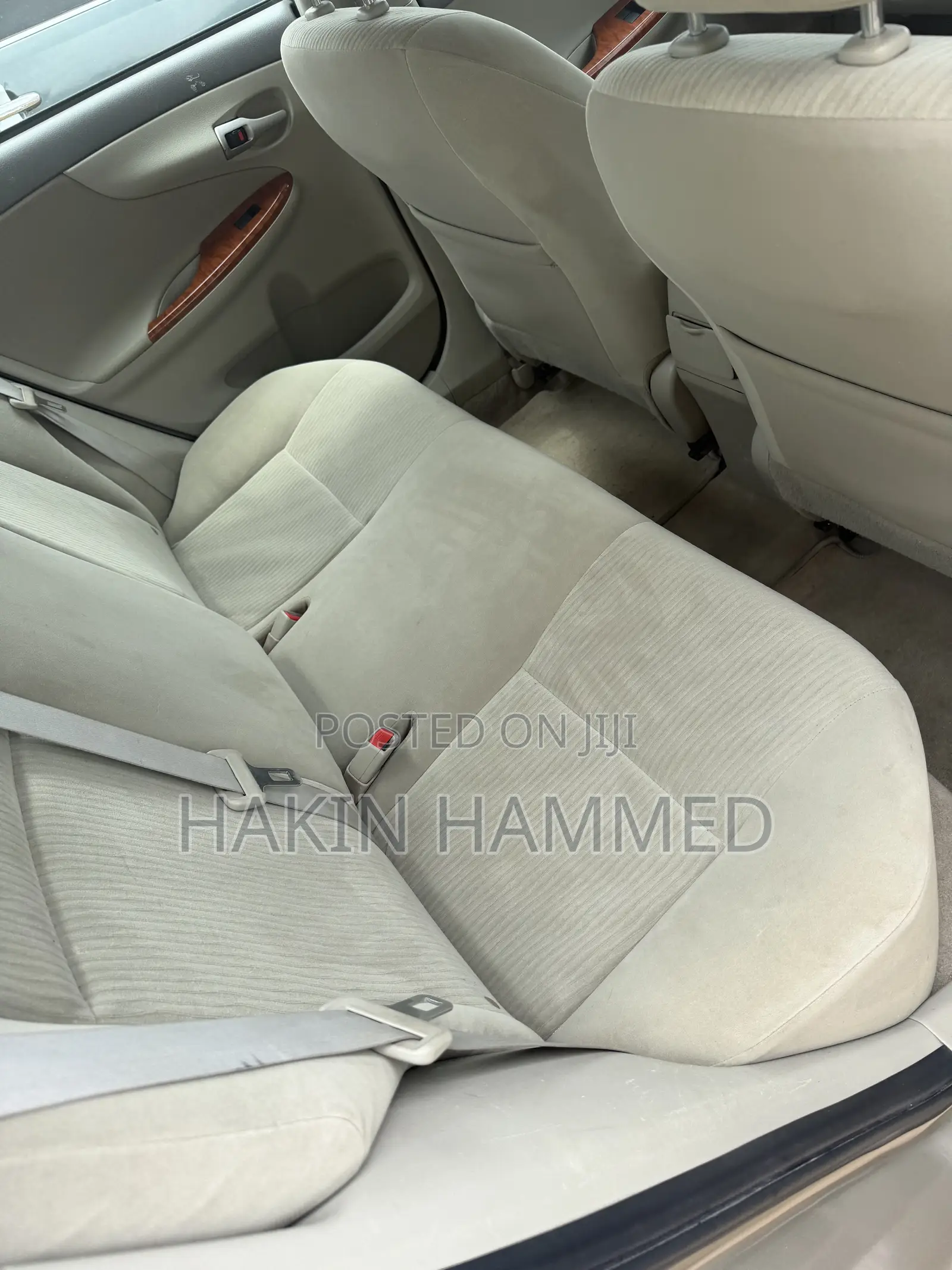 Toyota Corolla LE 4dr Sedan (1.8L 4cyl 4A) 2010 Gold