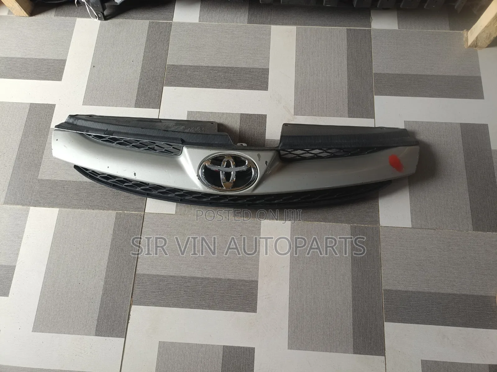 Front Grill Toyota Sienna 2006