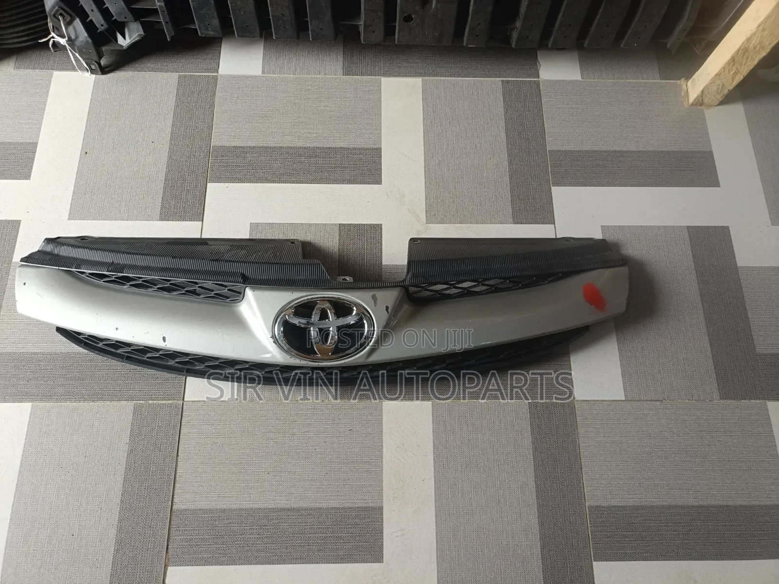 Front Grill Toyota Sienna 2006