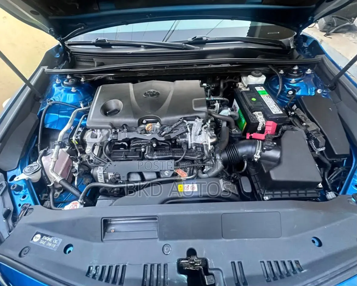 Toyota Camry SE FWD (2.5L 4cyl 8AM) 2018 Blue