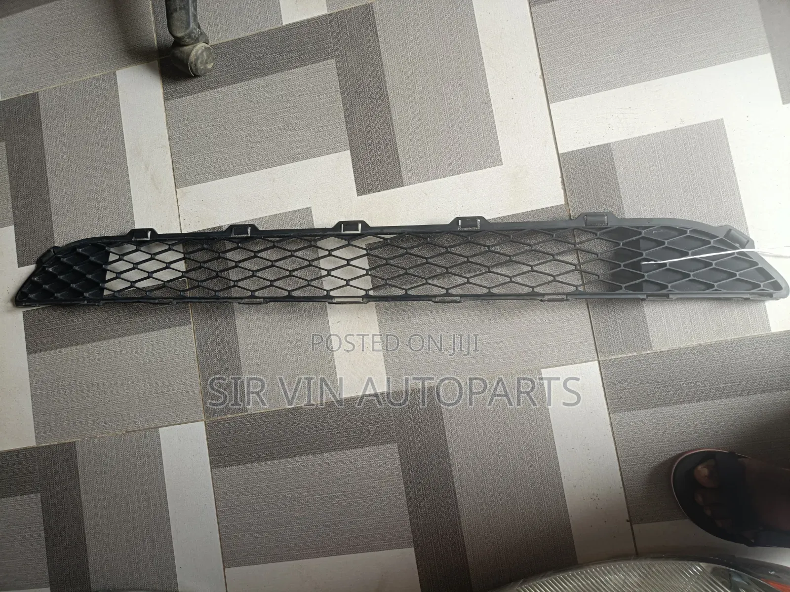 Down Bumper Grill Toyota Sienna 2006