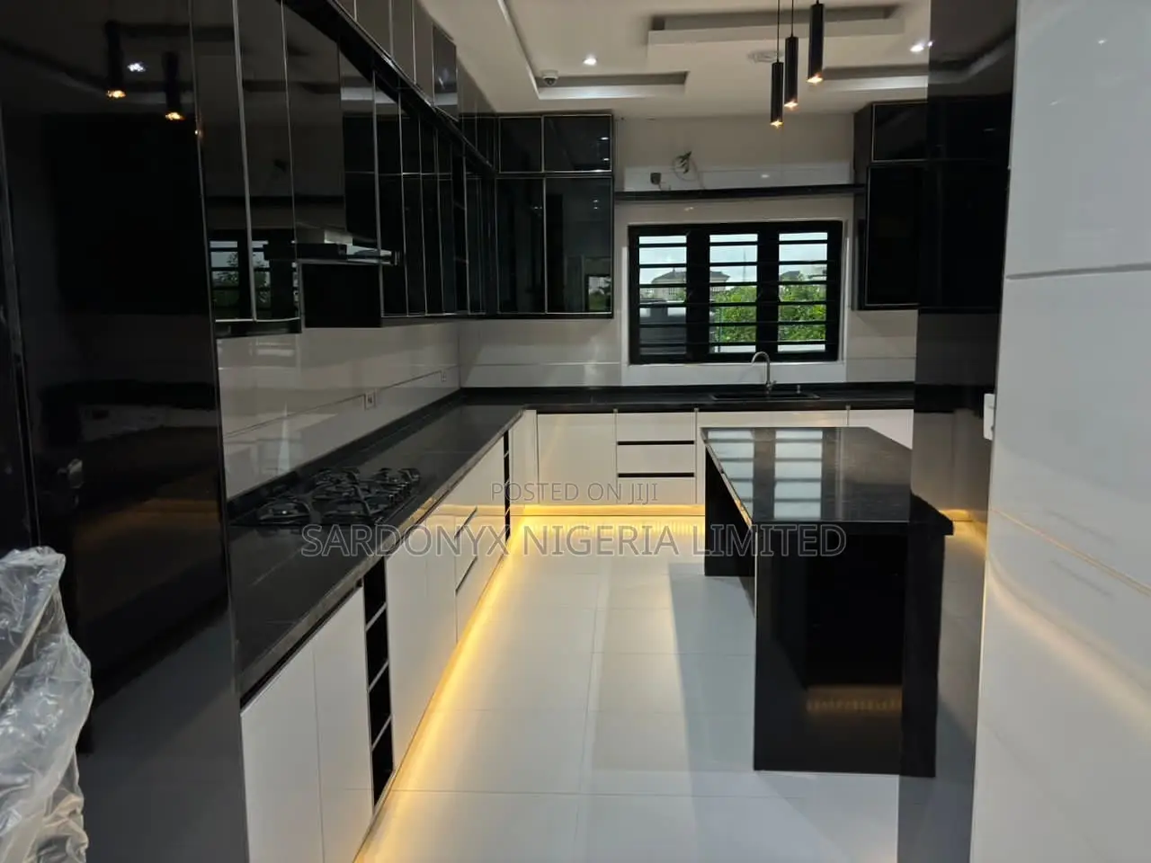 5bdrm Duplex in Lekki Phase 2 for sale