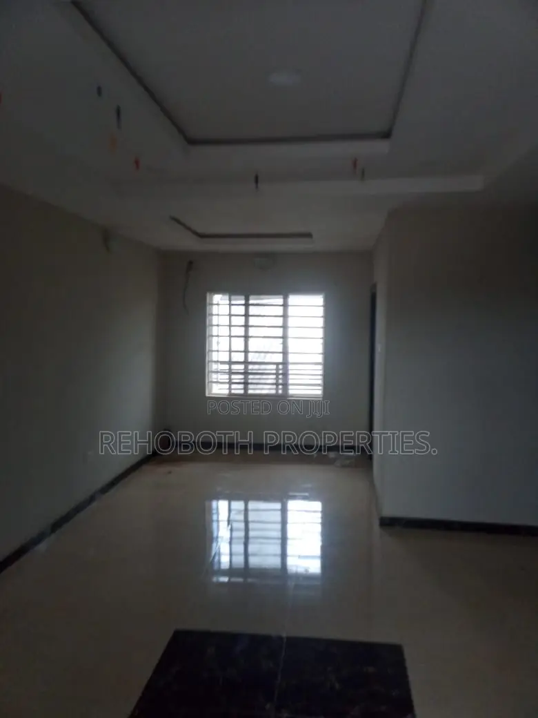 3bdrm Apartment in Bendel Filling, Akala Express for rent