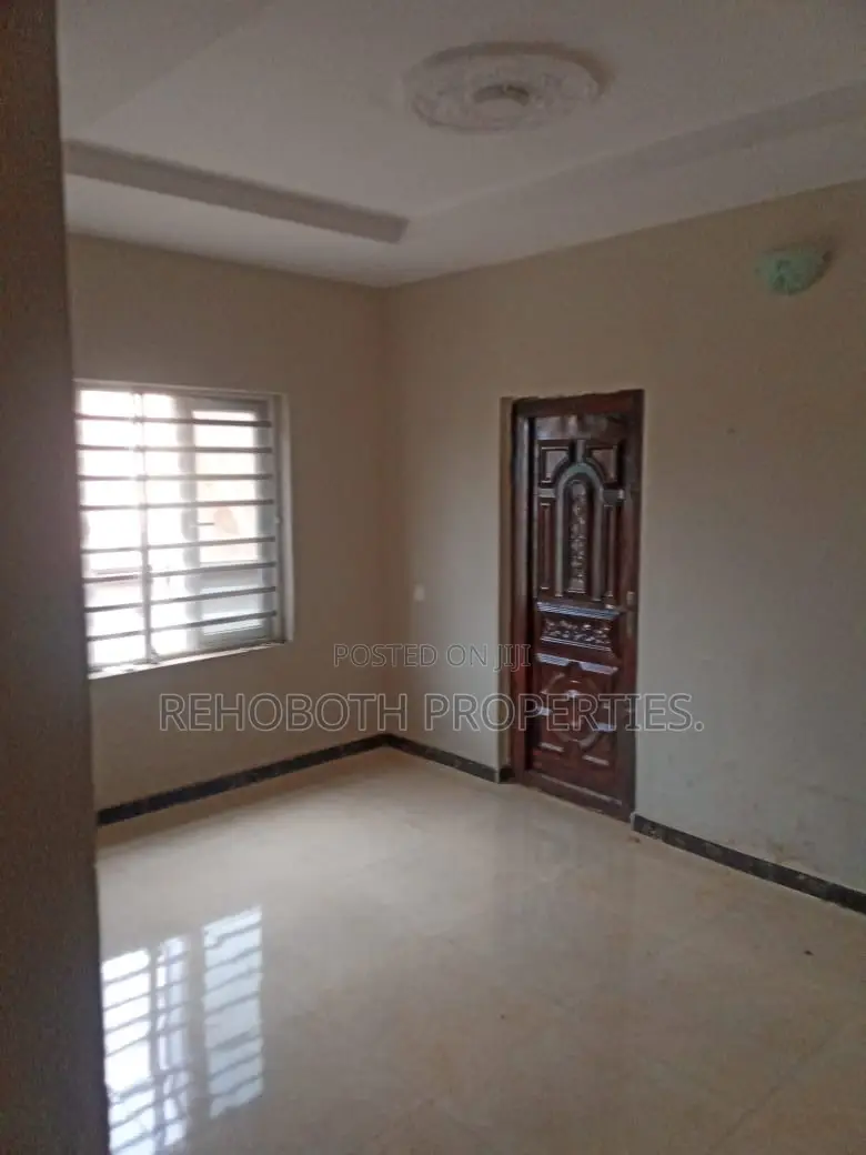 3bdrm Apartment in Bendel Filling, Akala Express for rent
