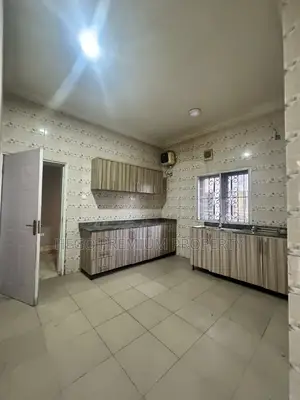 3bdrm Apartment in Tomiba Extension, GRA Phase 2 / Port-Harcourt