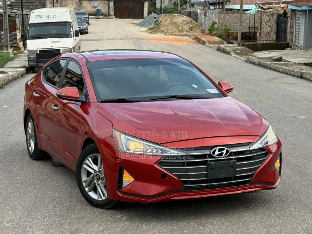 Hyundai Elantra 2019 Red