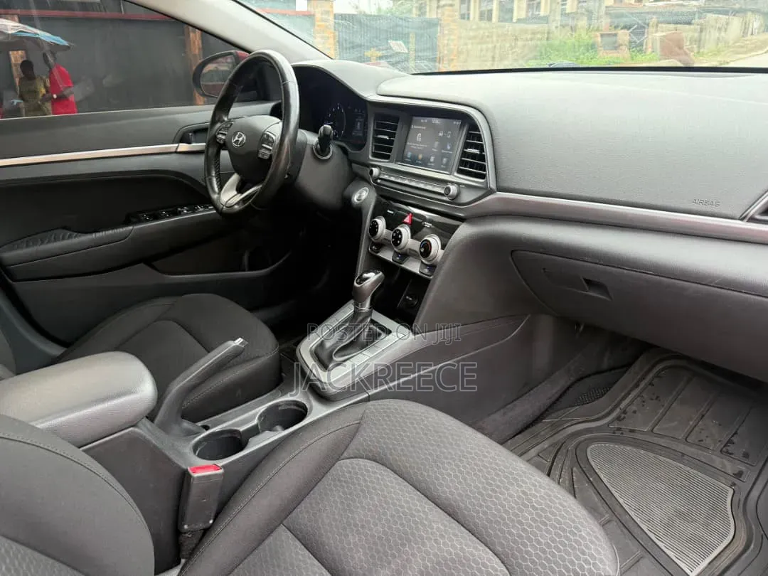 Hyundai Elantra 2019 Red