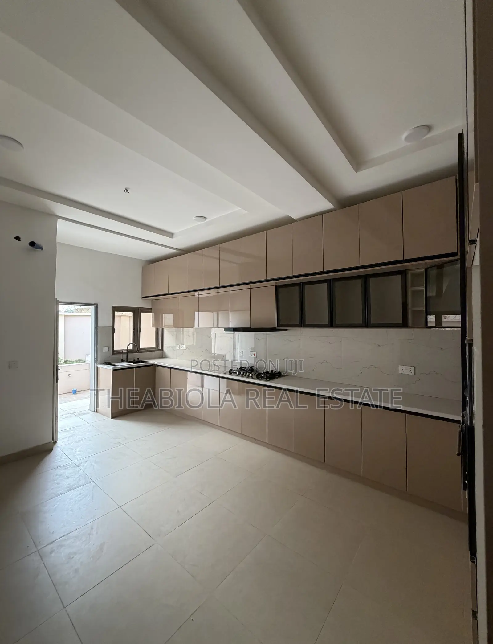 4bdrm Townhouse/Terrace in Dawaki, Abuja for sale