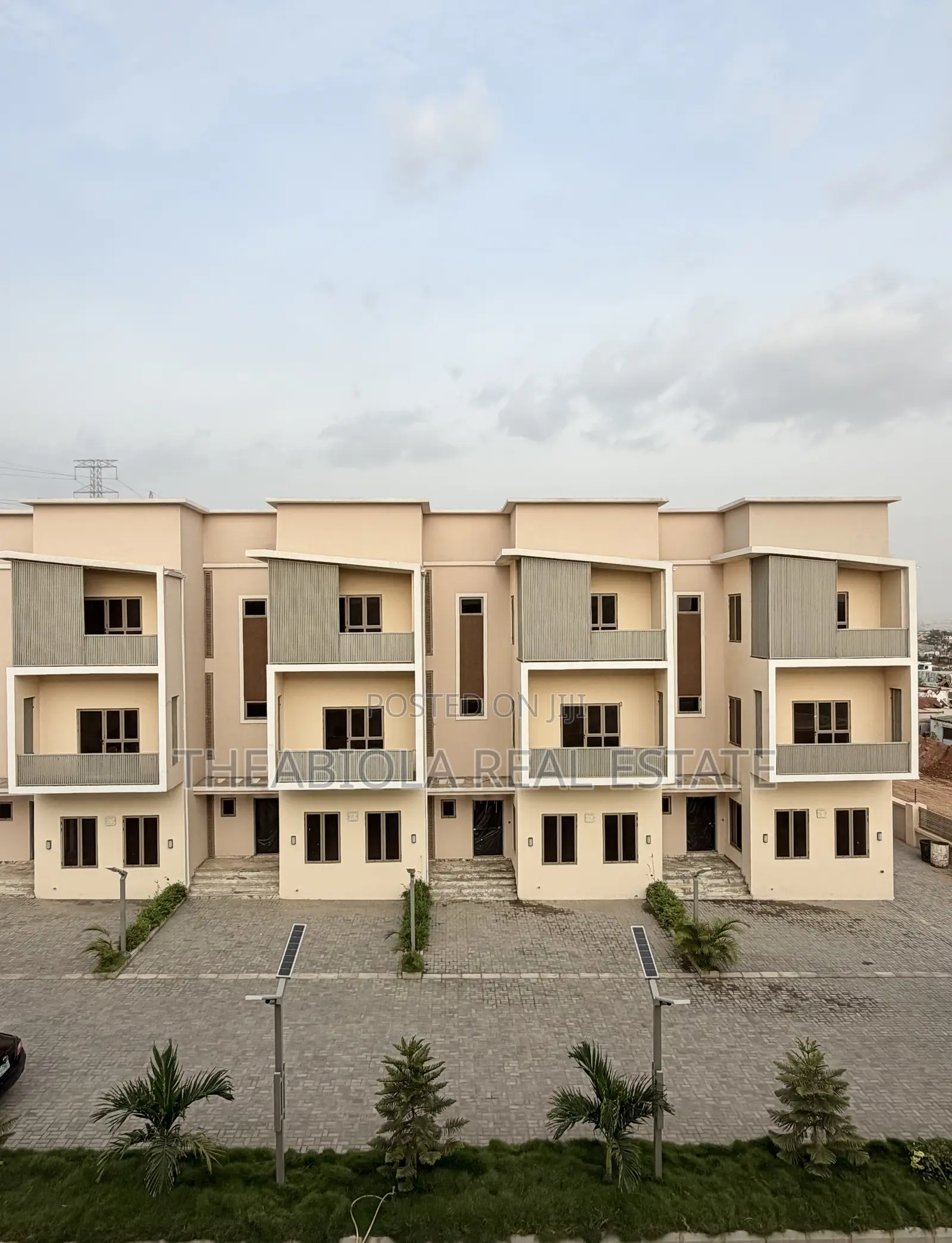 4bdrm Townhouse/Terrace in Dawaki, Abuja for sale
