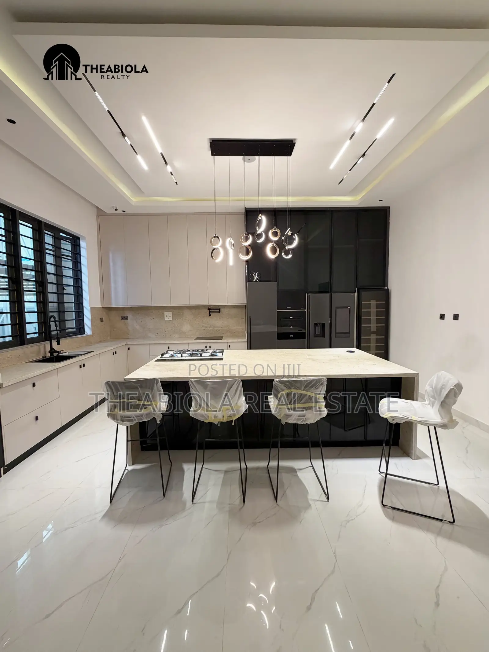 7bdrm Mansion in Apo Resettlement, for sale