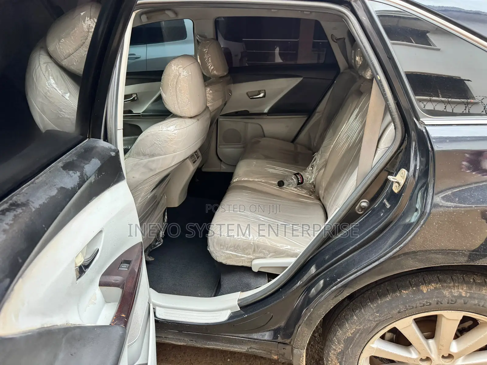 Toyota Venza LE 2010 Black