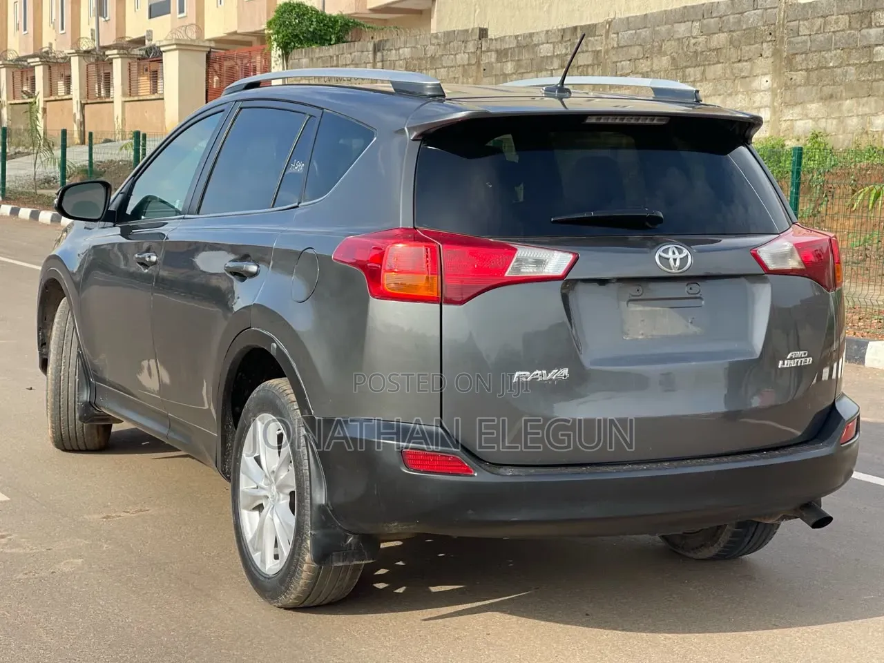 Toyota RAV4 Limited 4dr SUV (2.5L 4cyl 6A) 2015 Gray