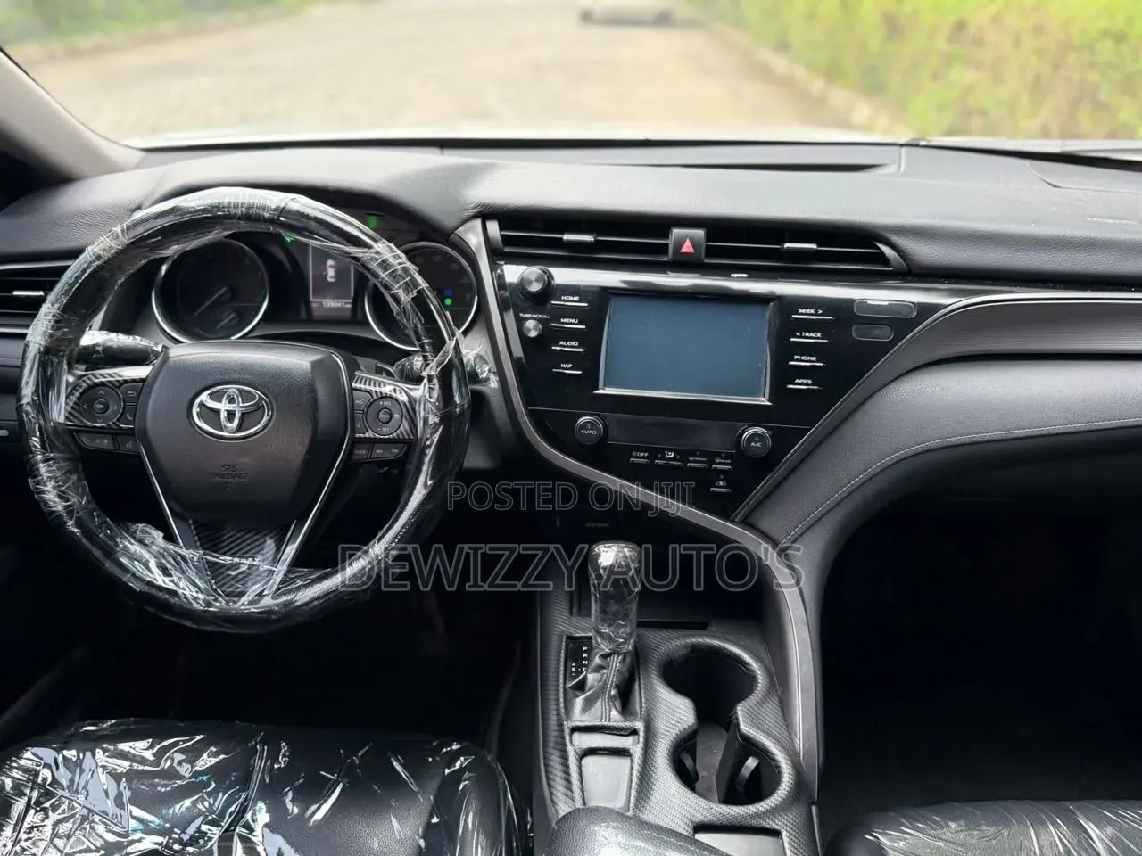 Toyota Camry SE (2.5L 4cyl 8A) 2019 White