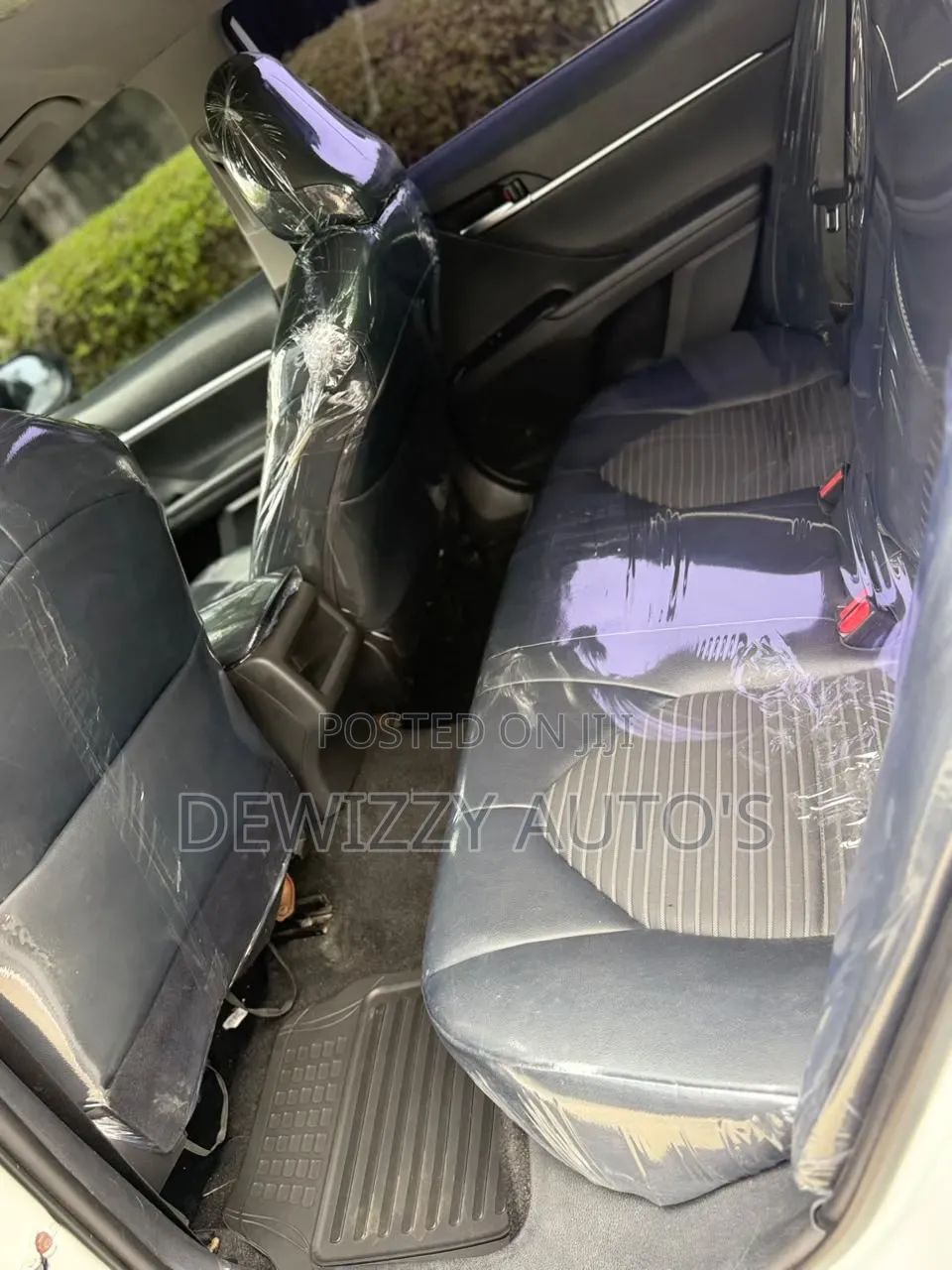Toyota Camry SE (2.5L 4cyl 8A) 2019 White
