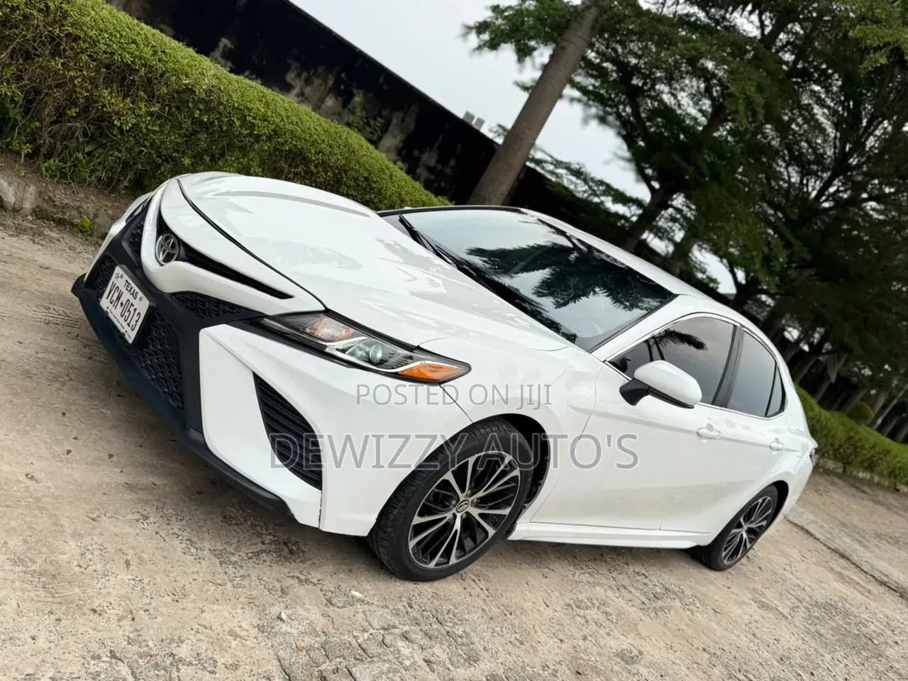 Toyota Camry SE (2.5L 4cyl 8A) 2019 White