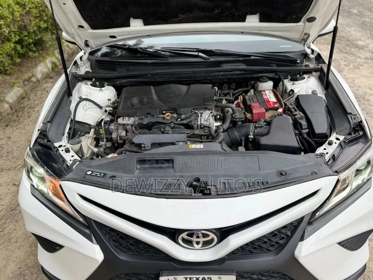 Toyota Camry SE (2.5L 4cyl 8A) 2019 White