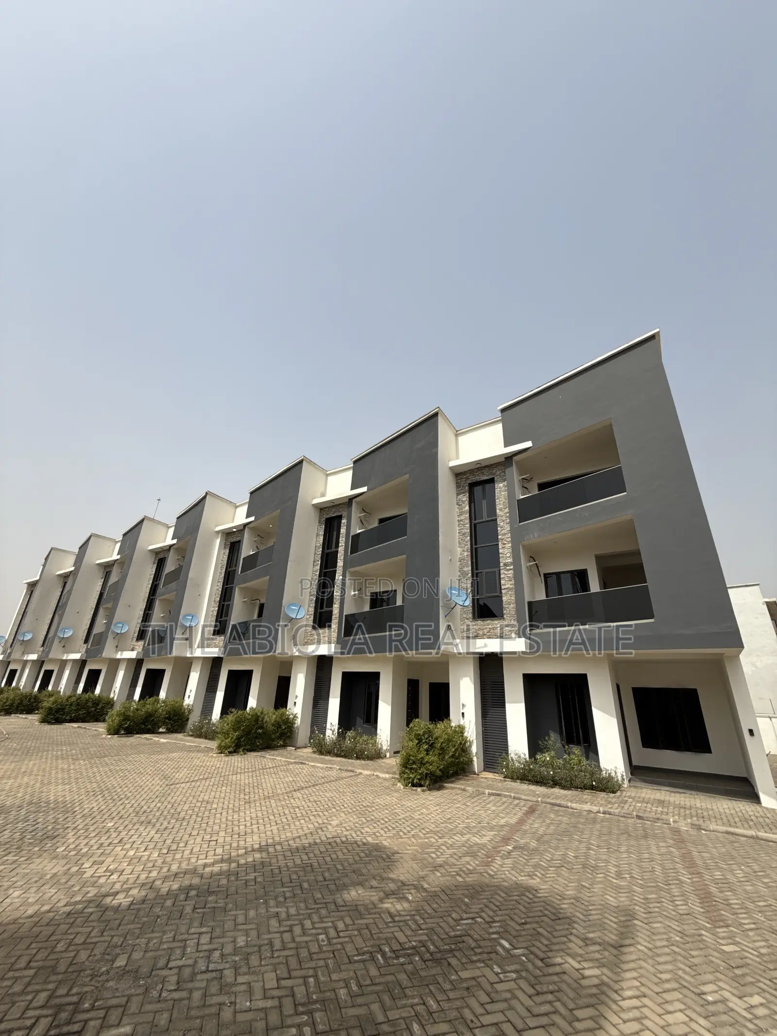 5bdrm Townhouse/Terrace in Lifecamp, Abuja for sale