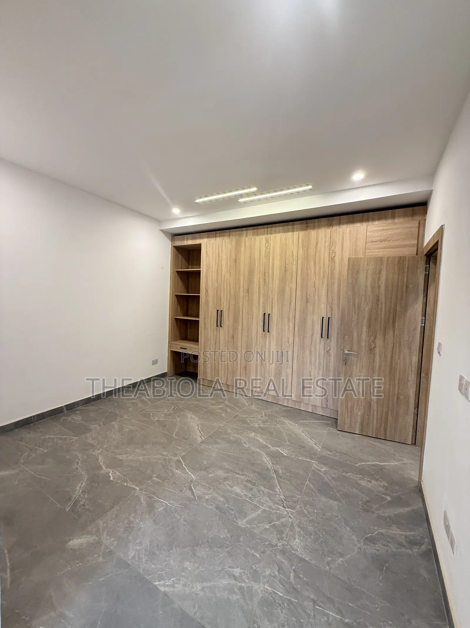 5bdrm Townhouse/Terrace in Lifecamp, Abuja for sale