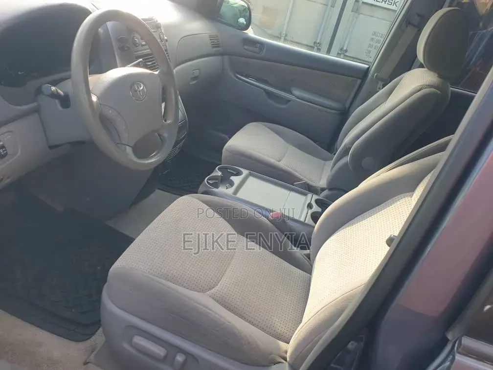 Toyota Sienna 2009 Gray