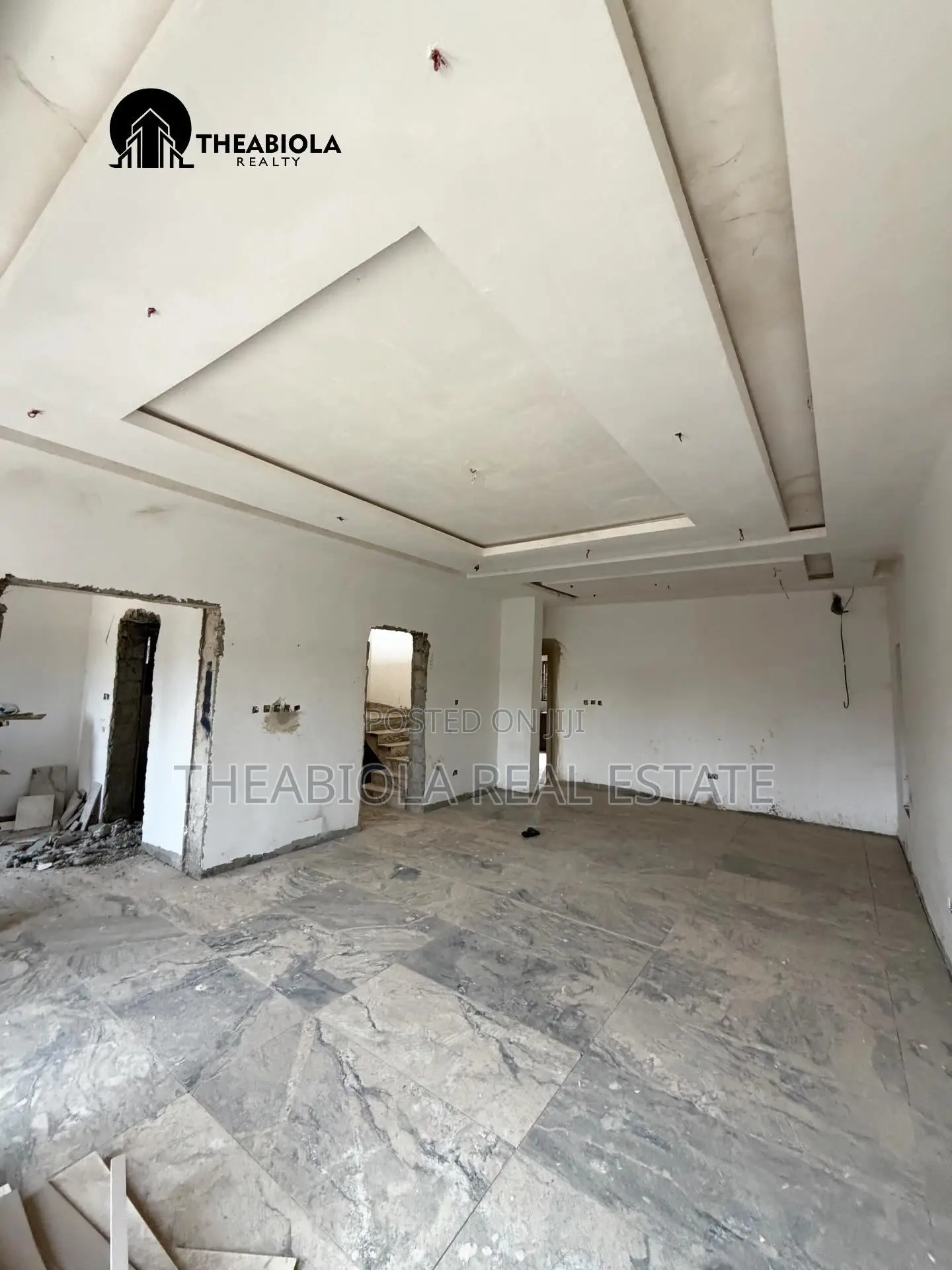 5bdrm Townhouse/Terrace in Apo Lokogoma Axis, for sale