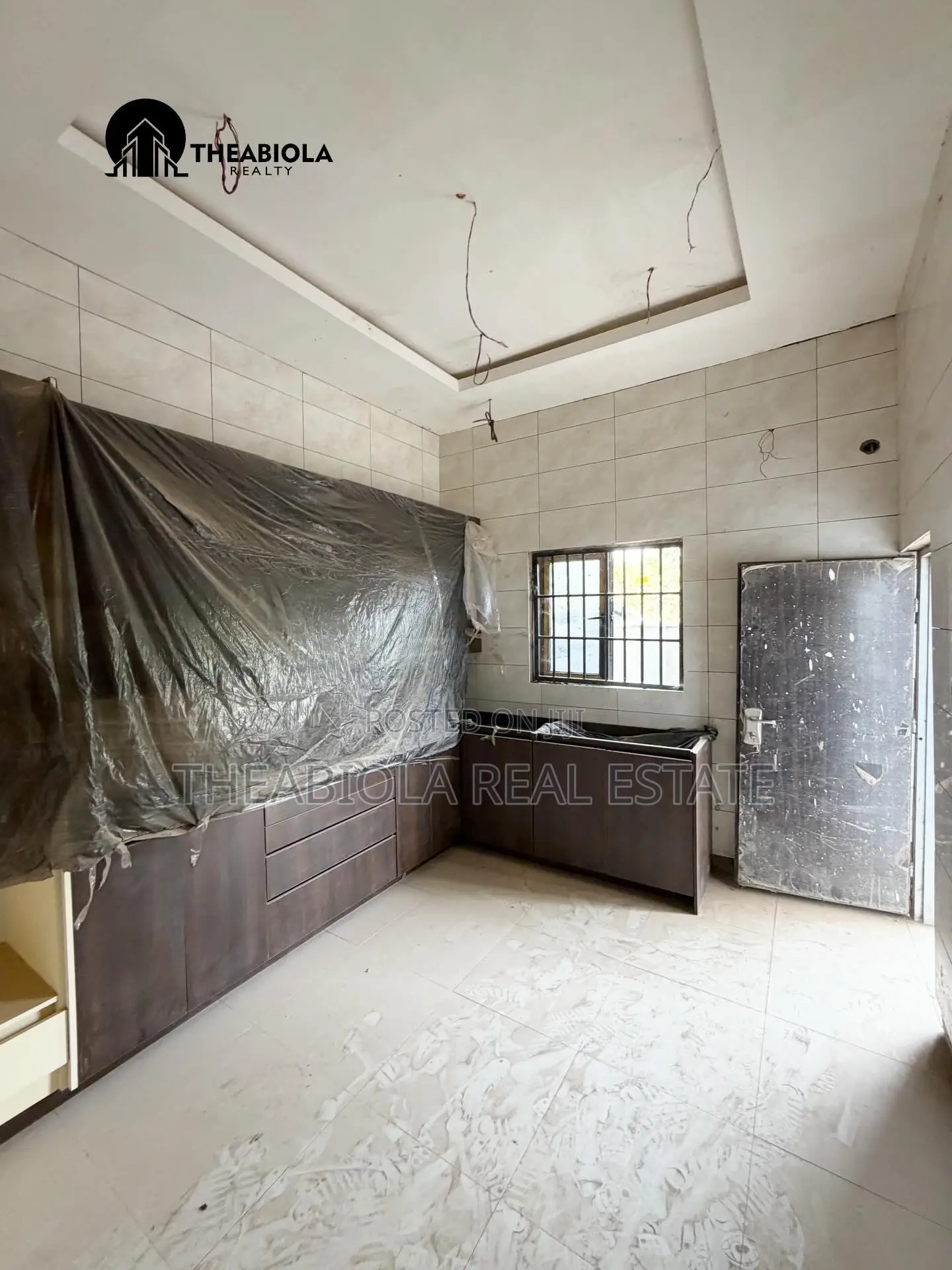 5bdrm Townhouse/Terrace in Apo Lokogoma Axis, for sale