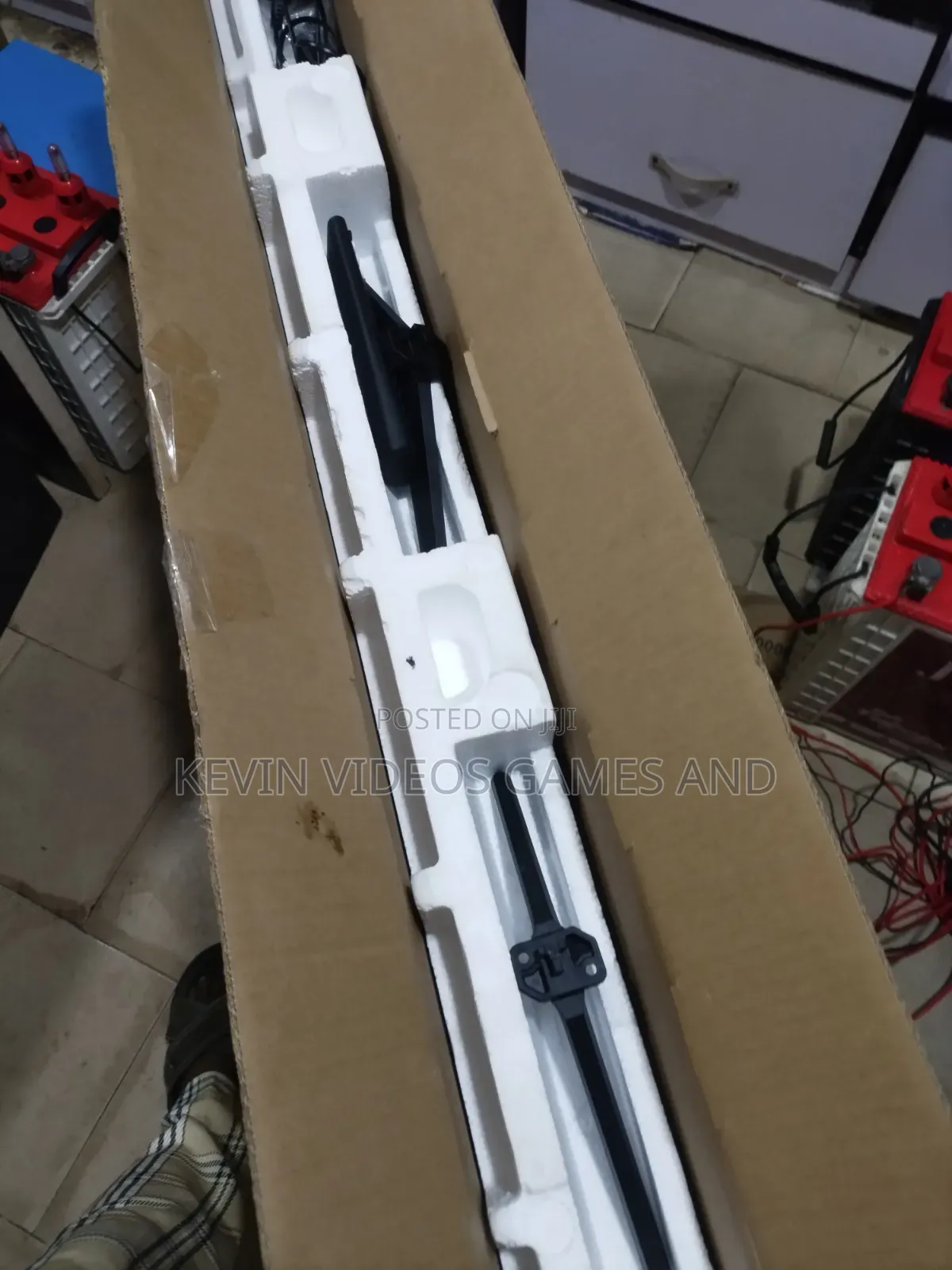 Original HISENSE 50" QLED SMART TV/2 Months Old