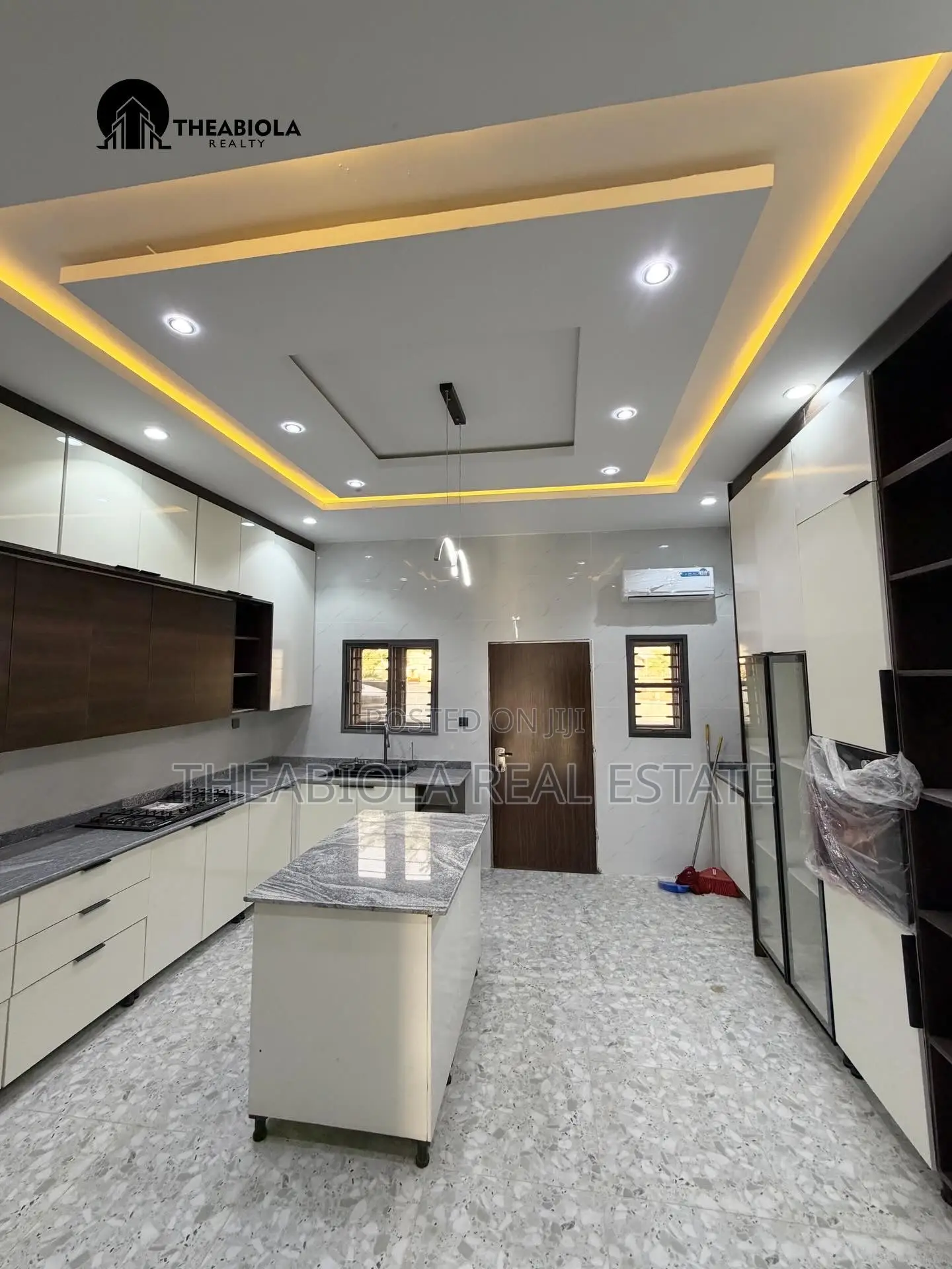 5bdrm Duplex in Katampe Extension, for sale