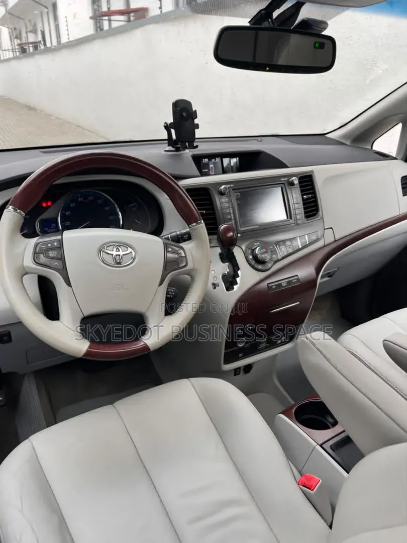 Toyota Sienna 2011