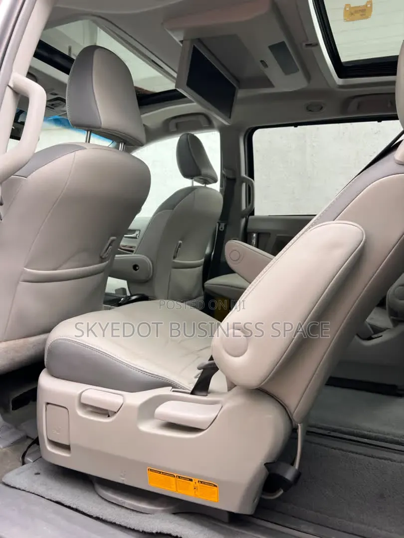 Toyota Sienna 2011
